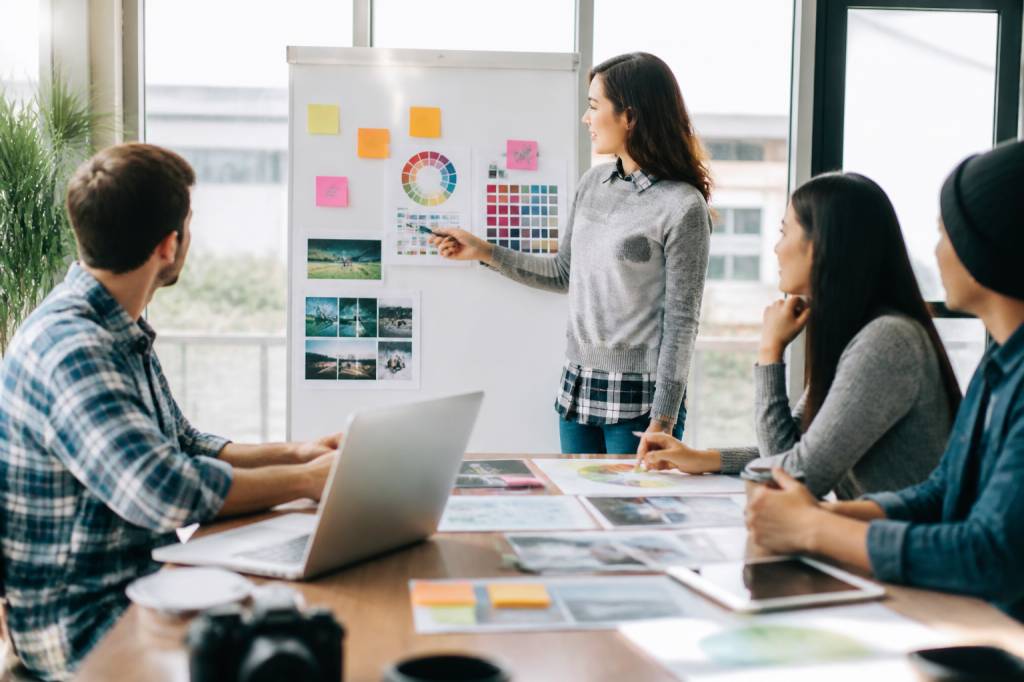 Mission chargé de communication : rôles, compétences et perspectives de carrière