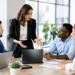 Définition management : concepts, rôles et pratiques essentielles en entreprise