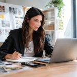 Missions chargée de communication : rôles, compétences et responsabilités clés