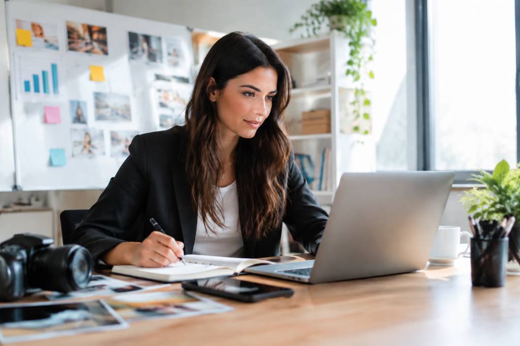 Missions chargée de communication : rôles, compétences et responsabilités clés